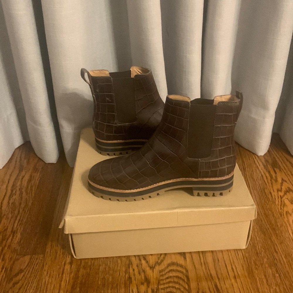 Madewell Lug-Sol Chelsea boots